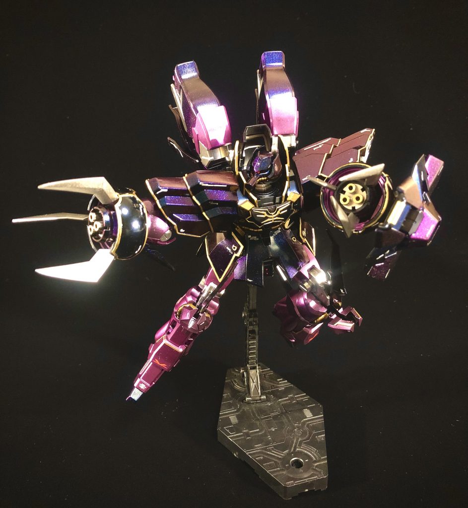 その後下がっていき、フルフロンタルに見せ場を譲るお辞儀は印象的です。