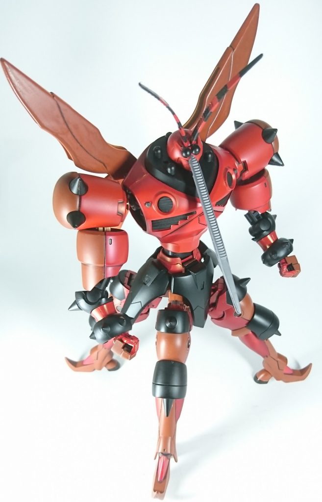 エルドラブルートを素体に上半身にズゴックのパーツを使用、羽部分はEXスタンダードのデスティニーのパーツを使用しているため展開が可能。フェイス部はエルドラブルートのパーツをパテ埋めして黒塗りした100均シールを追加、塗装したインシュロックで触覚と口吻を表現しています。