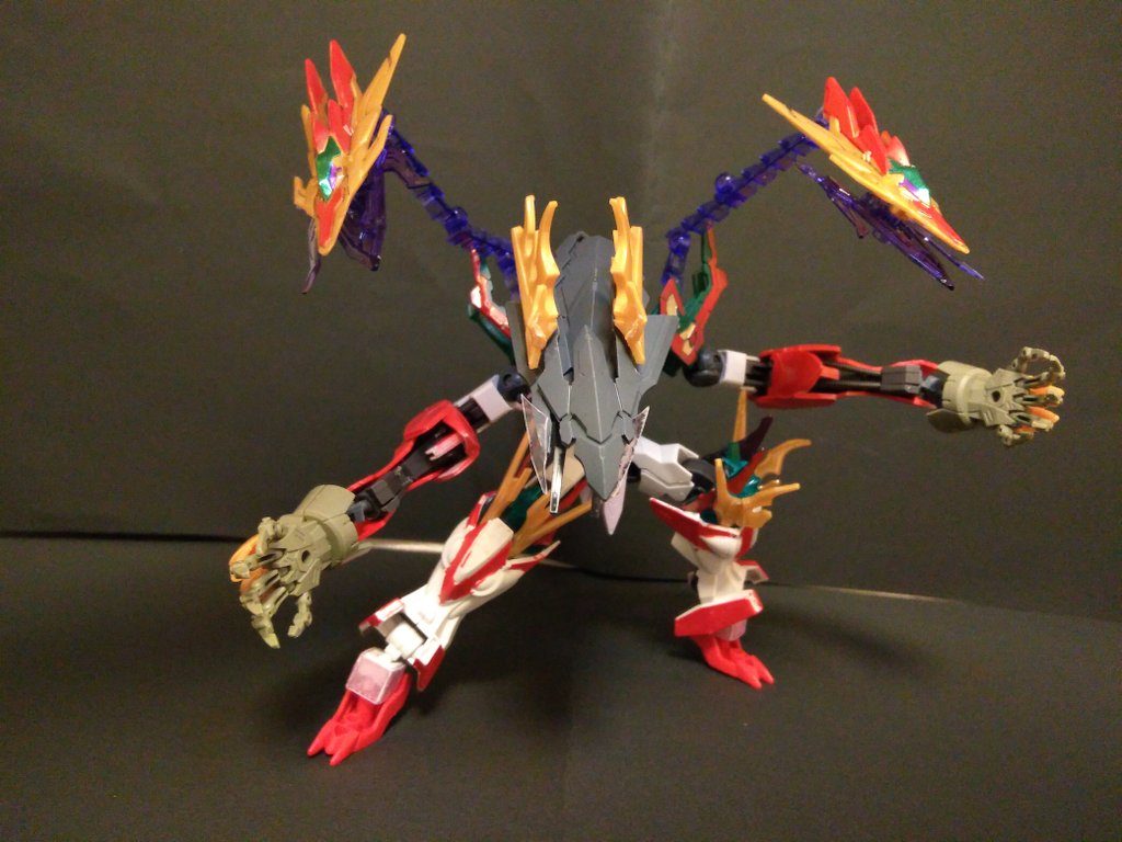 そしてこれは怪獣形態の初期案。これでも雰囲気が出てよかったのですが、「創傑伝使うのなら...」ってこともあって今のようになりました。