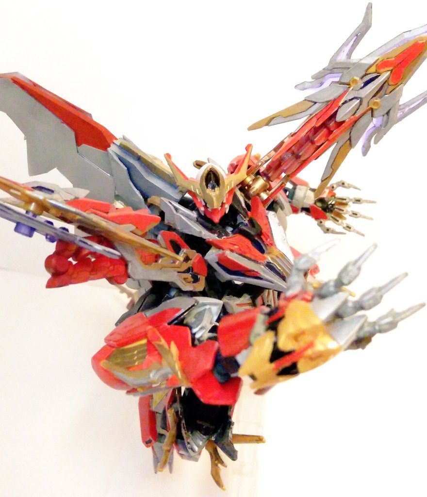 …特殊ギミックの前に、ポージングをひとつ。ルプスレクスのようなポーズが似合いますが、バックパックが重くて動かしにくいという...(´;ω;｀)ではやっとこさ、今作の本領です！！