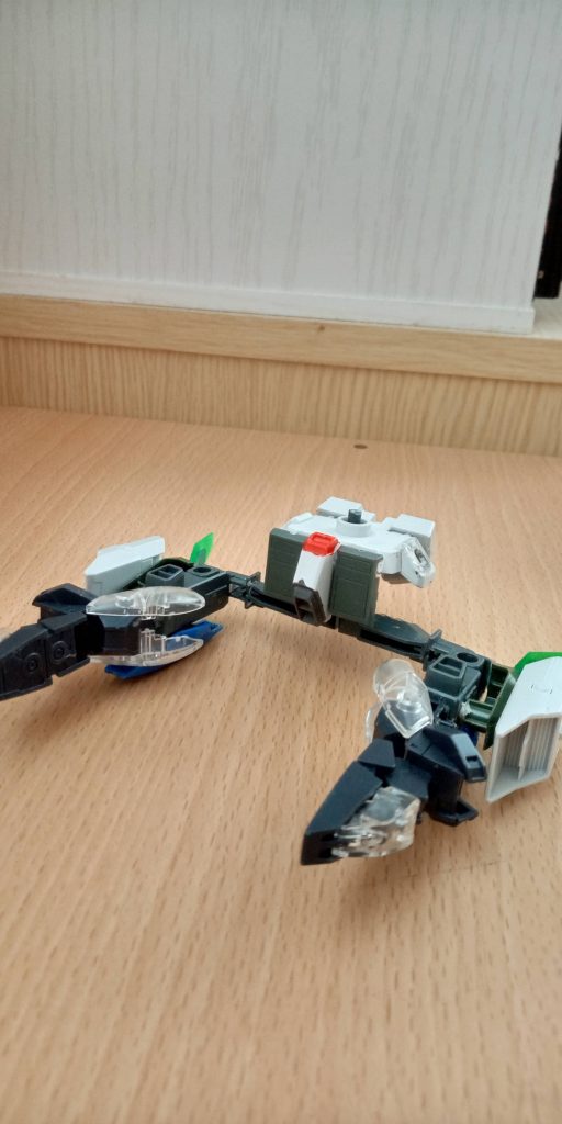 ブラストブースター特徴的な形状をした支援武装。主に遠距離を支援する。使用ガンプラ本体:ウイングゼロ炎、アースリィ、アニマリゼ、ダブルオースカイメビウス、アムアム、マシンライダー上部:ウイングゼロ炎、ウイニング、ダグラム(最新)