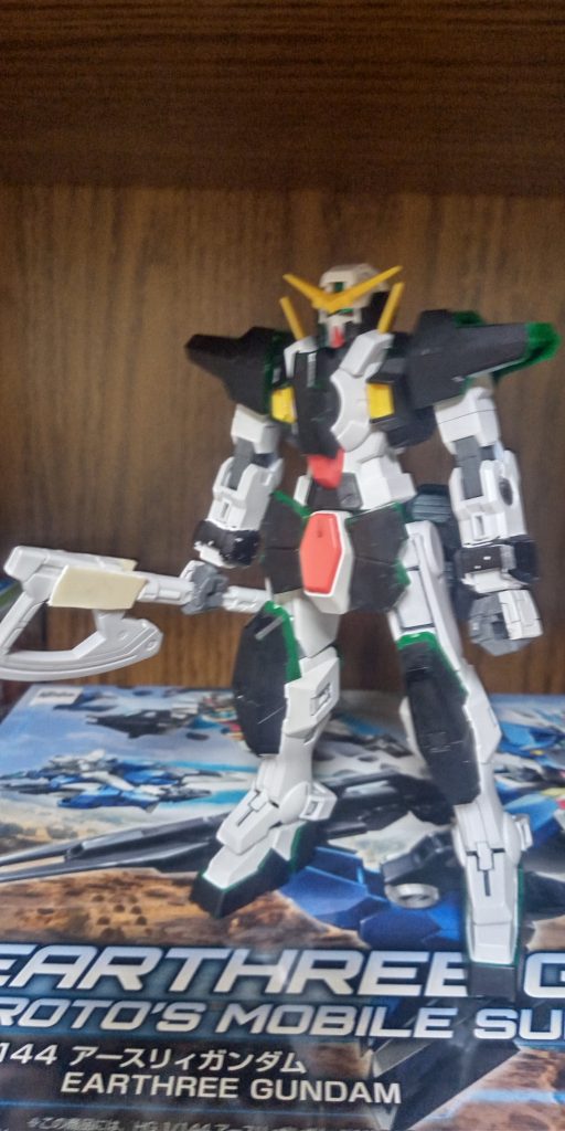 近距離タイプ(月)ちなみに遠距離は(星)パイロットの立場が逆転する事でタイプチェンジ出来るようになっており、このタイプの場合はツインアイが展開する。(アンテナが月です)