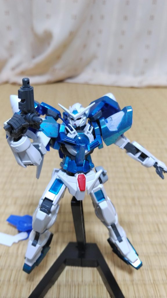 00ガンダムの余ったパーツでピストルみたいなやつを作ってみました。腰にマウントできます。