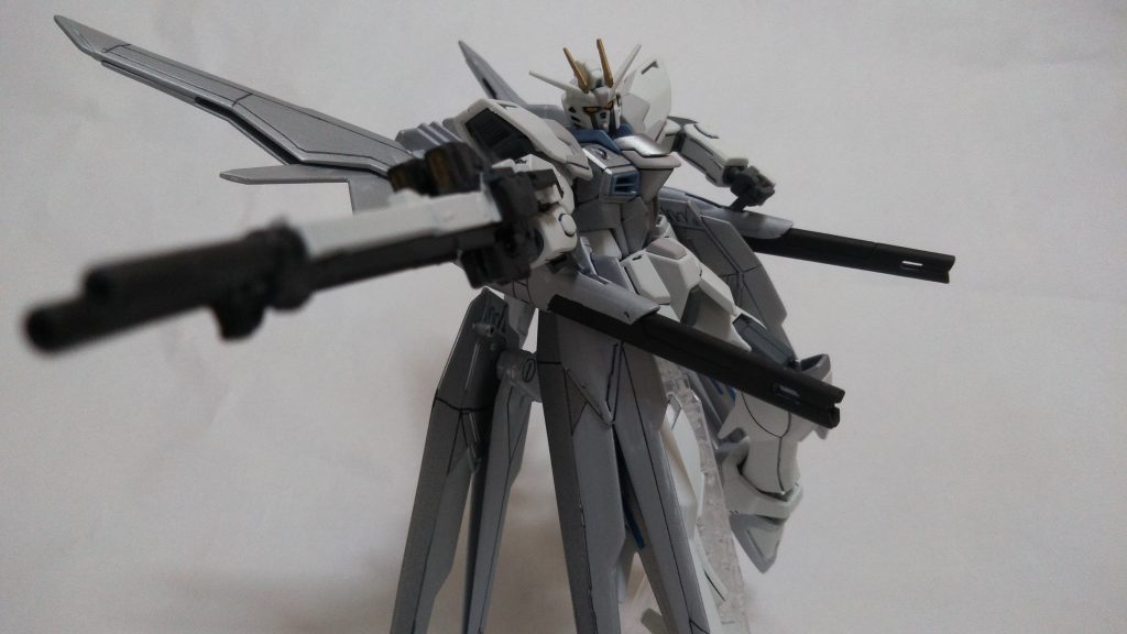 ナルカミ展開及び高エネルギービームライフル連結状態