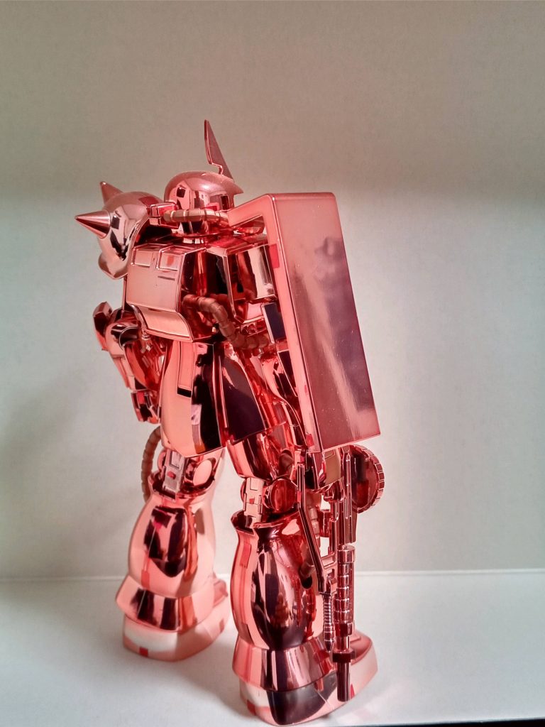 10年くらい寝かせてから作り、飾ってから5年経ってるように思います。メッキのムラ?が出てるのには驚き。アンテナのフラッグも処理していますね。