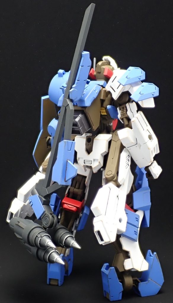 鹵獲時に交戦した商船側の機体(ユーゴー)は大破したので改修には主にそのパーツが使われました。