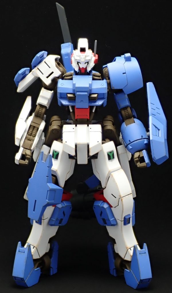 一応リアクターは片方のみ塗装して、顔はツインアイからバイザーへ、マスクはスリットのモールドを削除。アンテナは額から左側面に変更しています。装甲を付けるとほとんど分からなくなってしまいますが。