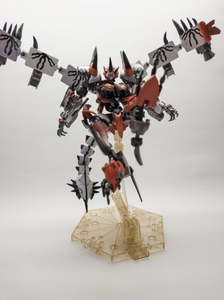 ゲーム内のリオレウスさながら、怒り状態のようにもできます。手を力のこもったハンドパーツに交換、脚部の爪を展開することでより攻撃的なフォルムになります。    最後まで見てくださり本当にありがとうございます!よければTwitterの方も見ていただけると幸いです!