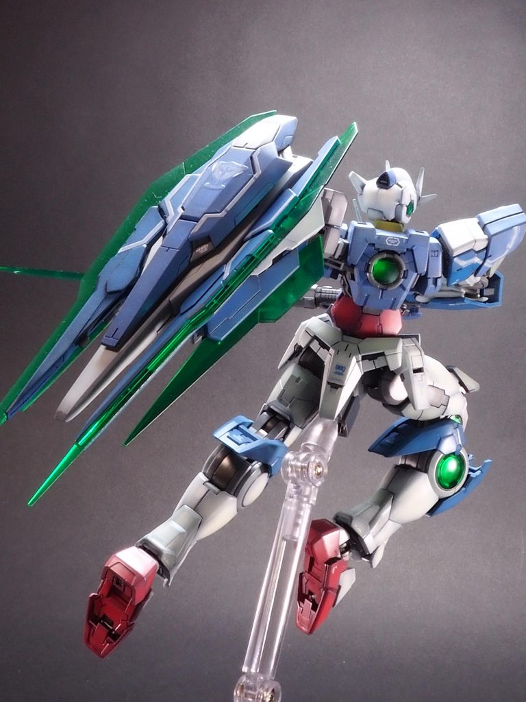 シールドのシールはクリアーを数回かけてからコンパウンドで磨きましたが…貼るときすでに浮いるので意味ないですね~水転写デカール買うか…(-.-;)y-~~~