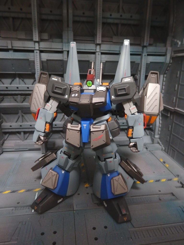 リックディアスTichi改の武装は下記の通りです。■バルカンファランクス■ビーム・ピストル（２丁）■ビーム・サーベル■クレイ・バズーカはい。通常のリックディアスと同じですね。３連ミサイルポッドとか、別の機体のロングライフルとか追加しようか、とも考えましたが、後述する機体コンセプトが固まった結果、不要になりました。使用キット『HGUC リックディアス』『HGUC ガンダムNT1』『HGIBO グレイズリッター（カルタ機）』