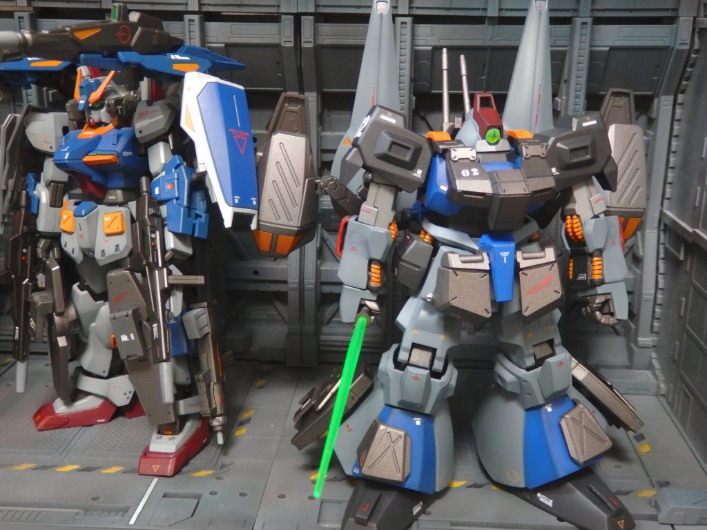 ２機並べると、同じ部隊の機体に見えます。見えますよね？出来ればもう一体、同じ世界観で作りたいですね。ご覧いただきありがとうございます。