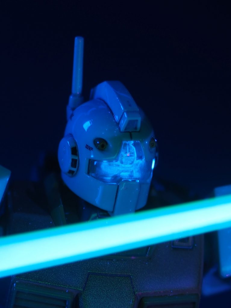 ブラックライトで光ります💡バイザー奥もシルバーの上に蛍光ホワイトを塗ってあるので、発光!================================続いて制作記録です。