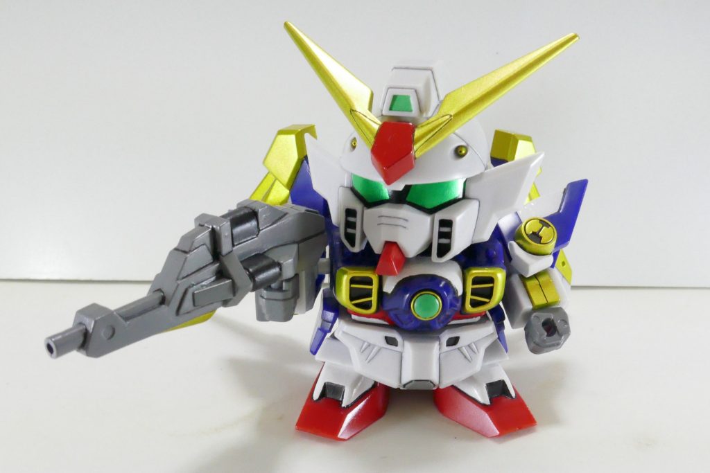 ウイングガンダムだけ他の4機よりも100円高い分、パーツ割りが細かいです。