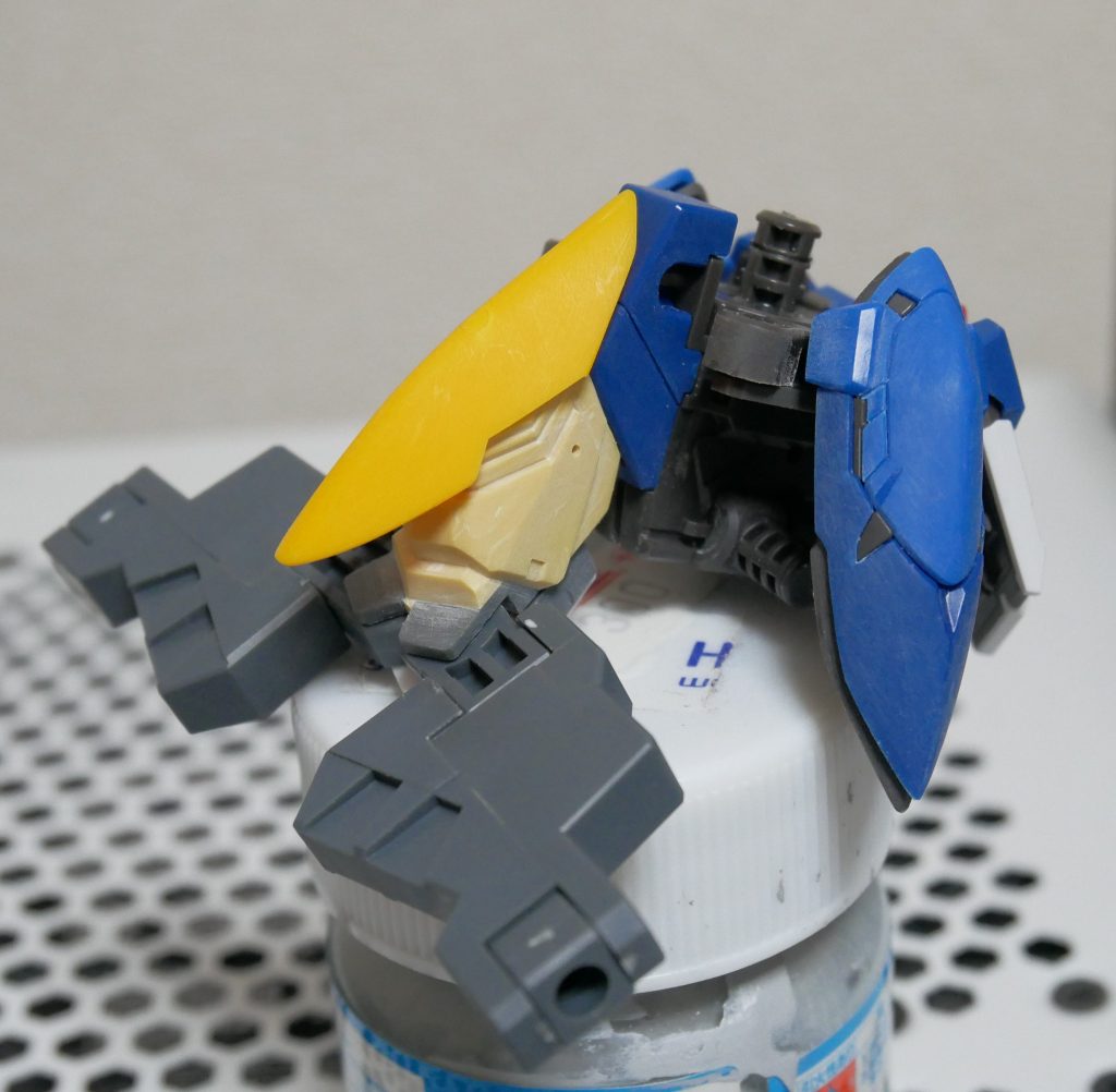 プロトゼロのバックパックを加工して腰に装着しています