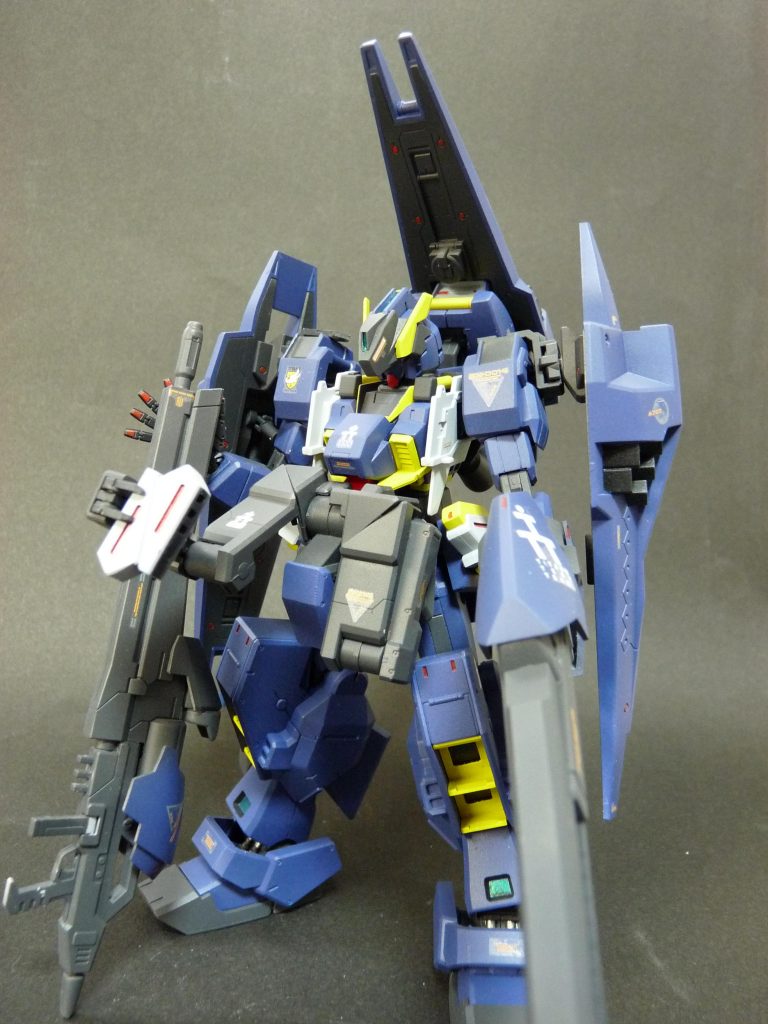 ヘイズルブラスター・フルアーマー形態。長時間戦闘に向けて装備を充実させたという設定。一様各装備をパージできるようにしてあります。