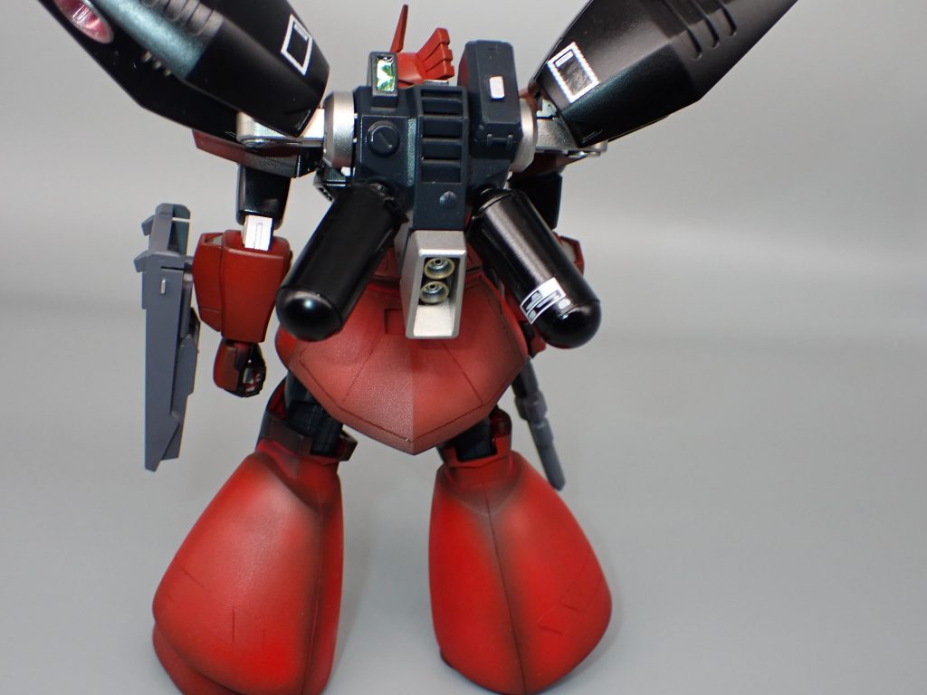 バックパックは光沢のガイアのEXブラックにしてみました。光沢塗装練習中です。