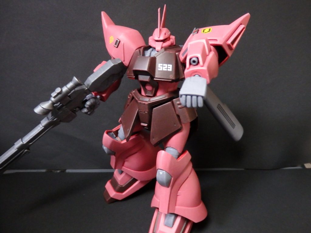 肩関節をボールジョイントに変更したのでポージングの幅も少し増えました。