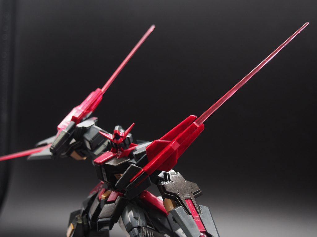 また、これらの装備はビームサーベルを展開可能