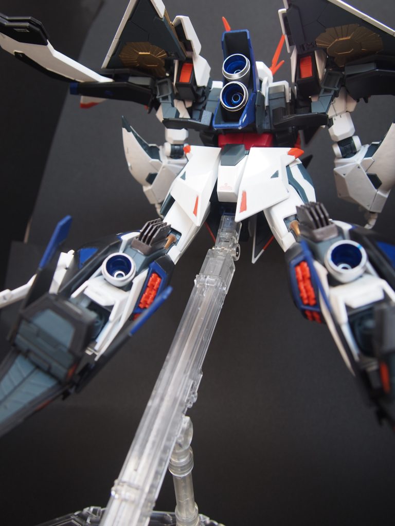 この煽りポーズがめちゃカッコいいです。