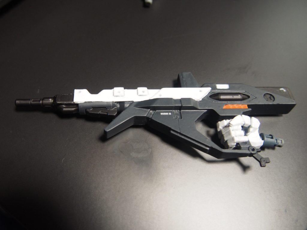 武器はもともとの物が小さく感じたので、自作しました。つたない出来ですが、満足です。初めてづくしで、とても勉強になった作品になりました。