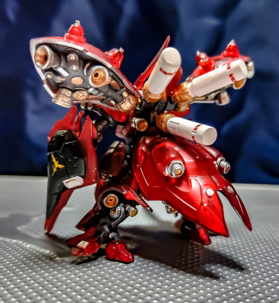 今回は塗装メインでパチ組みで行くつもりでしたが胴体と脚部、プロペラントタンクは流石に我慢出来なくて合わせ目消しました。後はリアスカートとか腰部にディテール追加を施しました。ここまでするんなら他の合わせ目消しもすれば良かった(笑)。