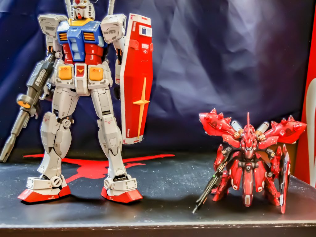 恒例の(?)RGガンダムさんとの比較(笑)。アレンジのかかったスタイルは今まで見たナイチンゲールの中でも好みのタイプで、かなり細かいので目がしんどかったですが完成出来て良かったです。 あ、付属のガムは美味しくいただきました(笑)。