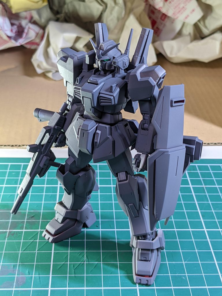 メカサフヘヴィでサーフェーサーを吹いた状態なのですが。この状態が一番かっこいいです。これがサフ萌えってやつなんですね