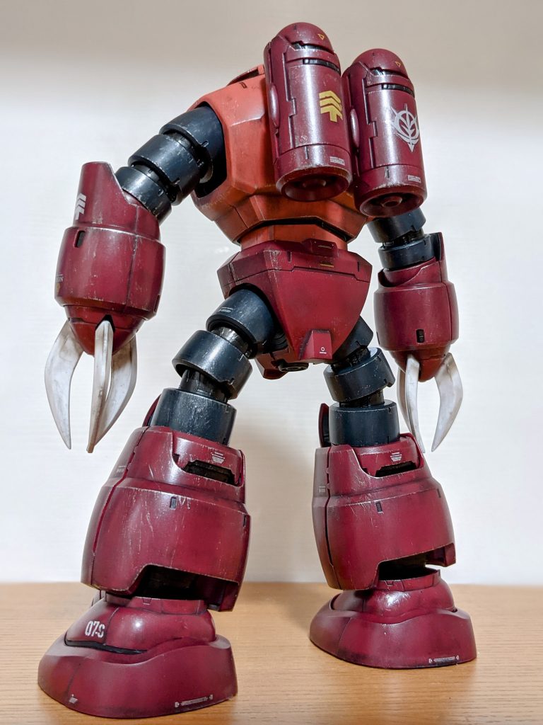 ウェザリング前半戦!今回はリアルタッチマーカーではなく、Mrウェザリングカラーを使用しました。マルチブラックで全体のシャドウがけ。そしてマルチホワイトで水陸両用らしくボディの日焼け表現を行いましたが、あんまり上手く行かず、、、まだまだ修行が足りません(T_T)ウェザリングカラーは専用薄め液を使ってます。乾きが早くなるので薄め液は必須だと思ってます。