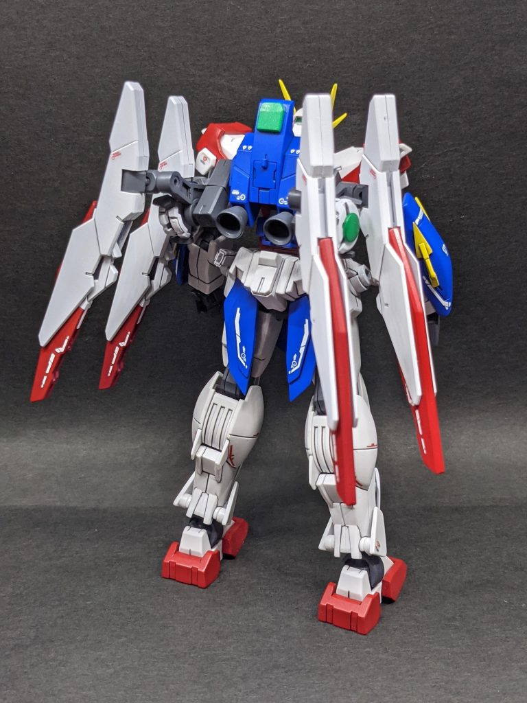 ＜バックショット＞バックパックにピンバイスで穴を開けてバーニアを追加、ウイングスタビライザーはAGEIIマグナムのFファンネルを使用