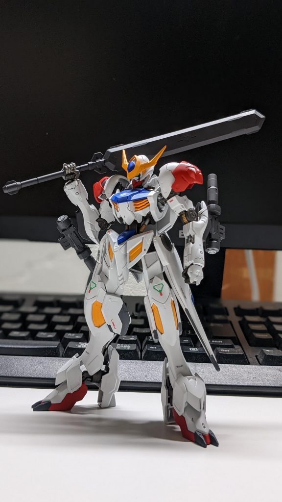 大剣は担ぎ一択、これは古事記にも...(以下略)腕のキャノンは売ってなかったので30mmから代用。