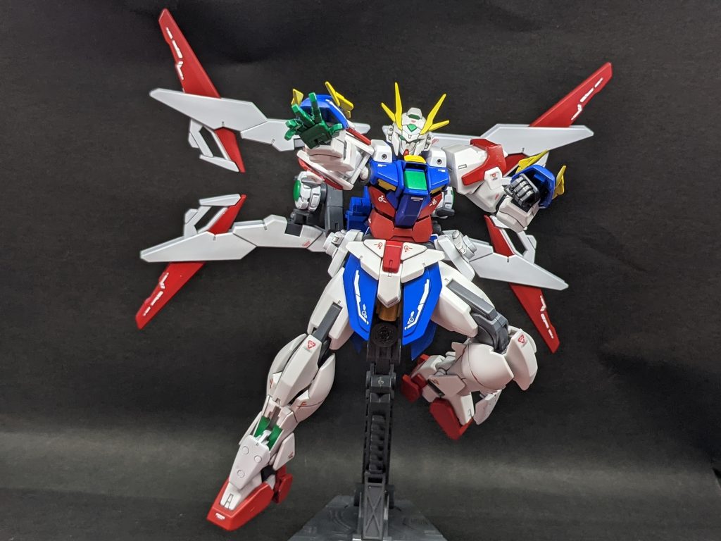 爆裂スカイフィンガー 爆熱ゴッドフィンガーから派生したオリジナルの技。ゴッドフィンガーは高熱で装甲を融解させる技に対してこちらはGN粒子を拳に圧縮し、掴んだものを内部から破壊する仕様。ビームシールド、Iフィールド、GNフィールドにも干渉することができる