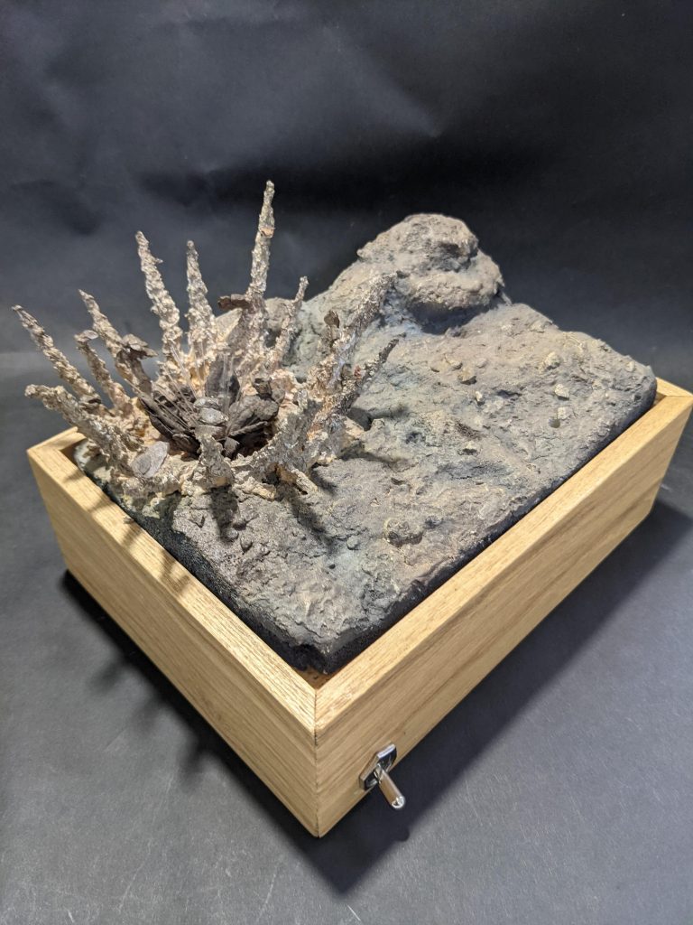 ジオラマのみ。スイッチで地面がぼんやり光ります。