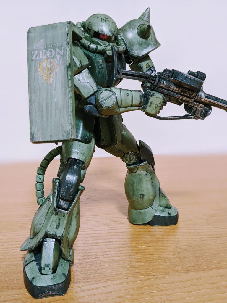 うーん、、、単体だとなんか映えなぁ、、、やっぱりザクは団体が似合いますね。でも何体も作る気力ない、、、以上、最後までご覧頂きありがとうございました！！ガンプラは自由です！！