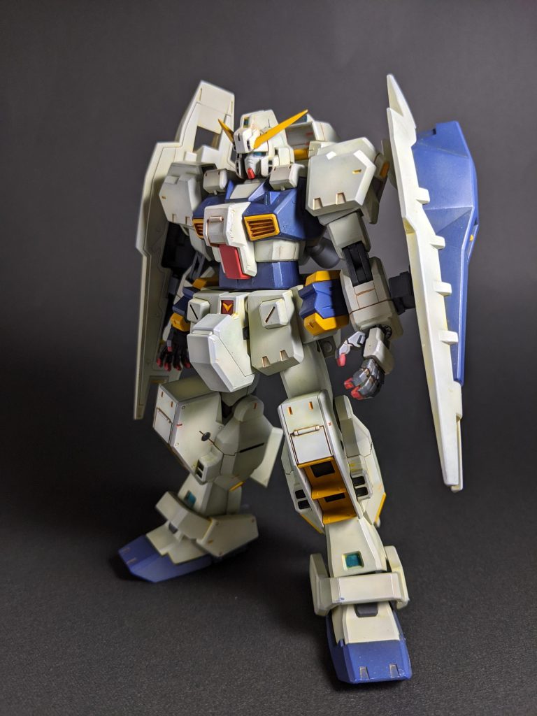 正面10年以上前のキットですが情報量も多くそのままでも十分カッコいいと思います今回はさらに自分好みに改修してみました延長足首0,5ミリ ふともも1ミリ 腰2ミリ 頭1ミリ幅増しして奥行きを出しています。
