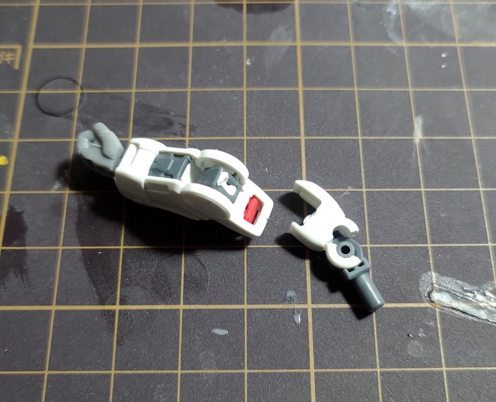 制作中に腕関節がもげたり…