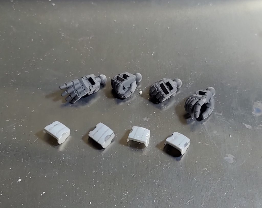 ハンドパーツはSTYLE-Sさんが販売されているロボマニ丸指2Sを小改造して使用。