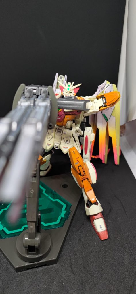 見た目はハイパーメガランチャーだけど中身はバスターライフルなので連結してめっちゃやばいビーム撃てるよ