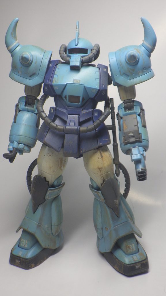 正面から部位によってウェザリングに濃淡をつけています