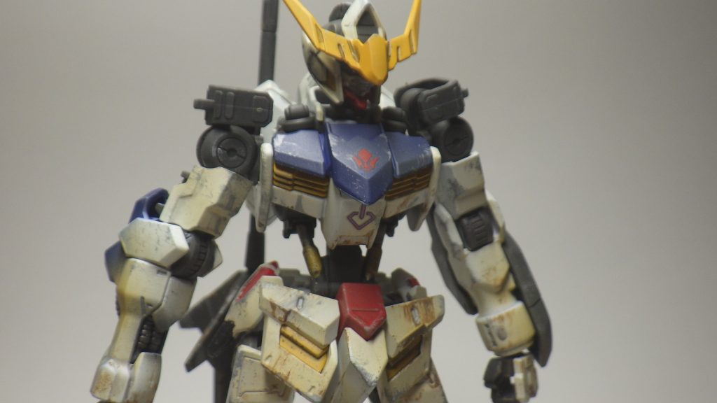 腹部のシリンダとピストンは部分塗装胸のマークはガンダムデカールを使っています