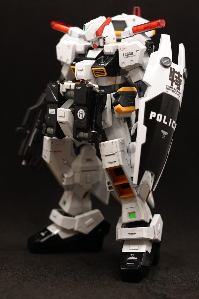 所謂パトレイバーっぽい作例はたくさんあるので、あまりイングラムに似ないようにゴツイ感じを目指しました。