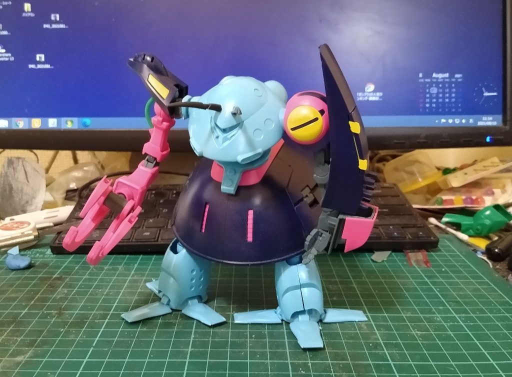 閃きをすぐに試してみたところ。色合いがキモすぎて完成イメージがわかなかったのでこの後すぐに濃いブルーを適当に吹きました。