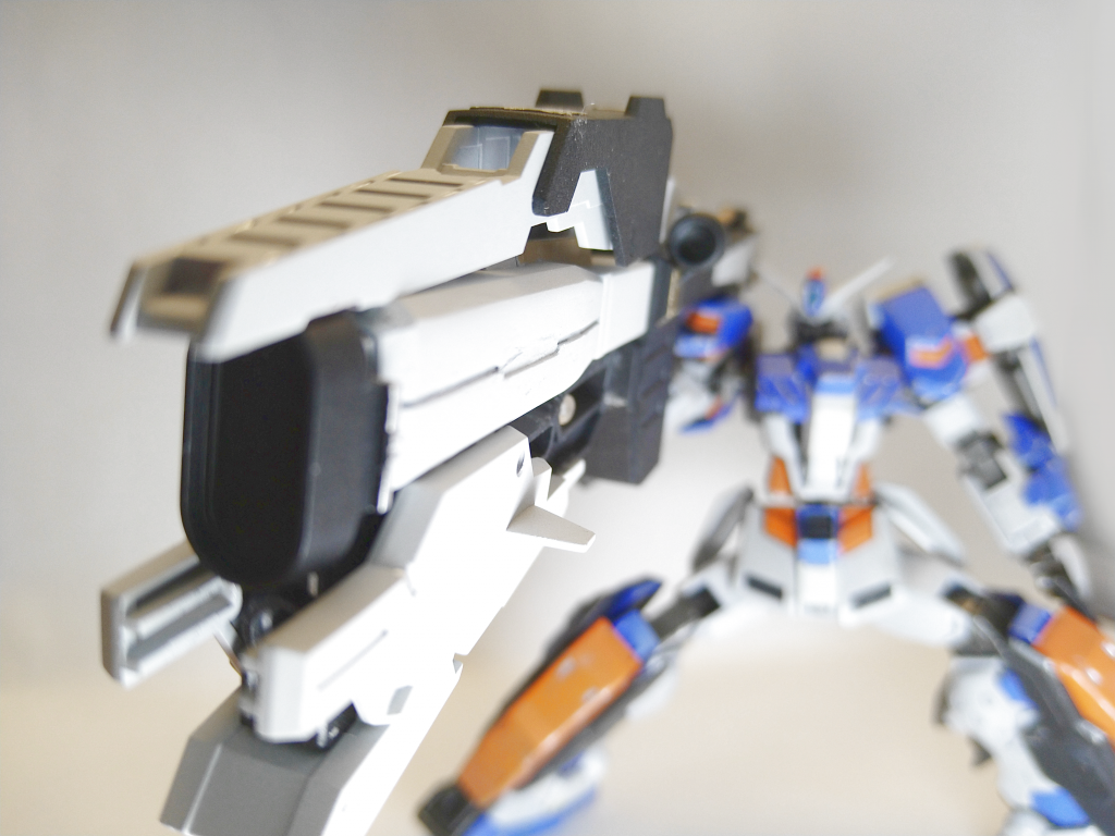 もうひとつの目玉がこのドデカバズーカ!!!とにかくでっけー武器を振り回して欲しかったんだよね