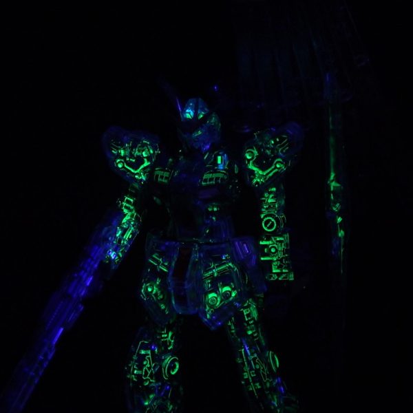 クリアカラー RG νガンダムでサイコフレームの光風の塗装