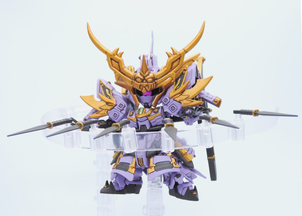 遠距離・中距離戦では種子島ライフルや苦無を使用して戦闘を行う。