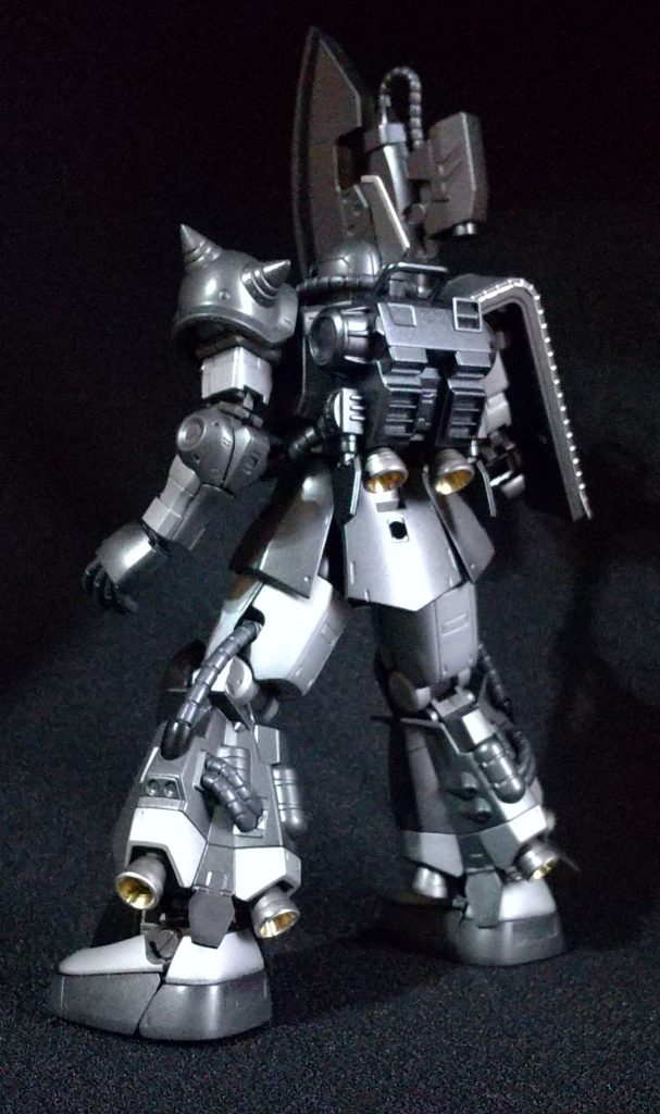 カラーレシピ<下地>・サーフェイサーブラック1500(C)<ボディ>・濃→バーカーガンメタリック(リトルアーモリーカラー)(C)・淡→フラットアルミ(T)・胸等→ガンクローム(C)・動力パイプ→メタルカラーアイアン(C)※磨き・手→タイヤブラック(C)<バックパック>・GXメタルブラック(C)<バーニア>・メタルカラーステンレス(C)※磨き・ゴールド(pebeoマーカー)←一発塗りでメッキの仕上がり!・シャインシルバー(ガンマカEX)※縁のみ<ジャイアントヒートホーク>・GXメタルブラック(C)、スーパーステンレス2(C)<仕上げ>・トップコート半光沢(C)