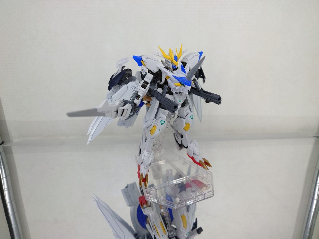 【武装5】・ビームランチャー腰のサイドアーマーに取り付けられた射撃武器。ヴェスバースタイルで撃つビームキャノン。MSGのパーツをそのまま取り付けています。