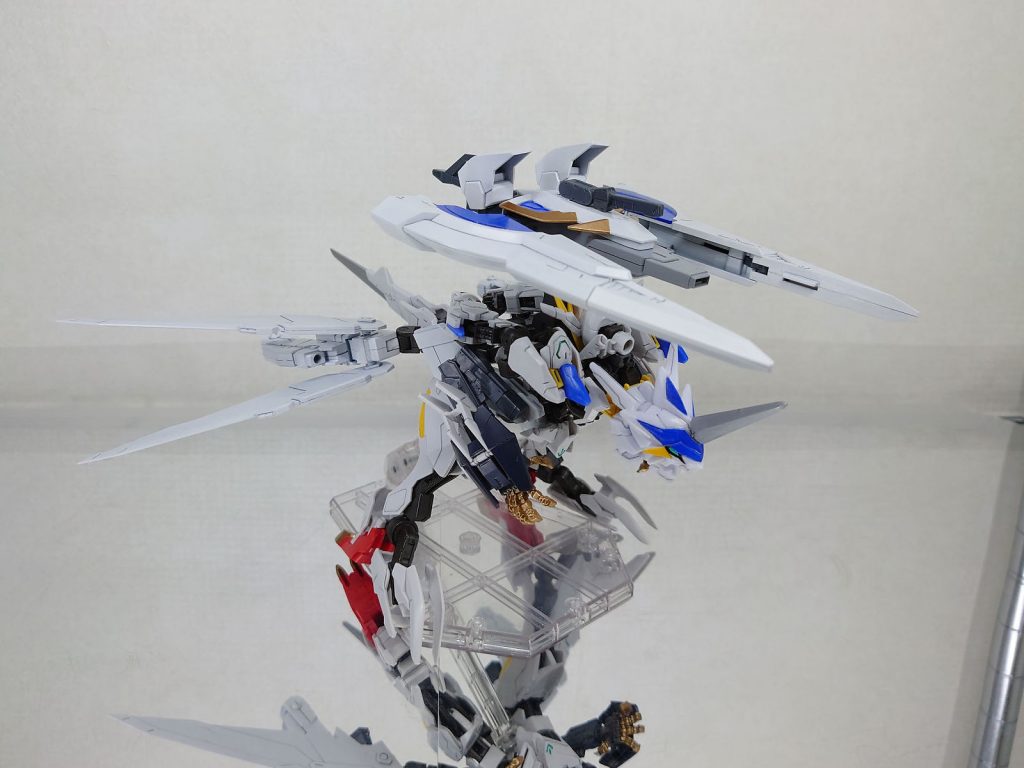 【武装5】・ドラゴライズバスターウイングユニットは回転してバスターキャノン形態に。バスターキャノンとドラグスレイブを同時に発射し収束、着弾地点を中心に半径数十キロを焦土に変える。※ドラゴンハートの出力制御ができていないため、威力を抑えることができない。使用する局面を選ぶ武装である。