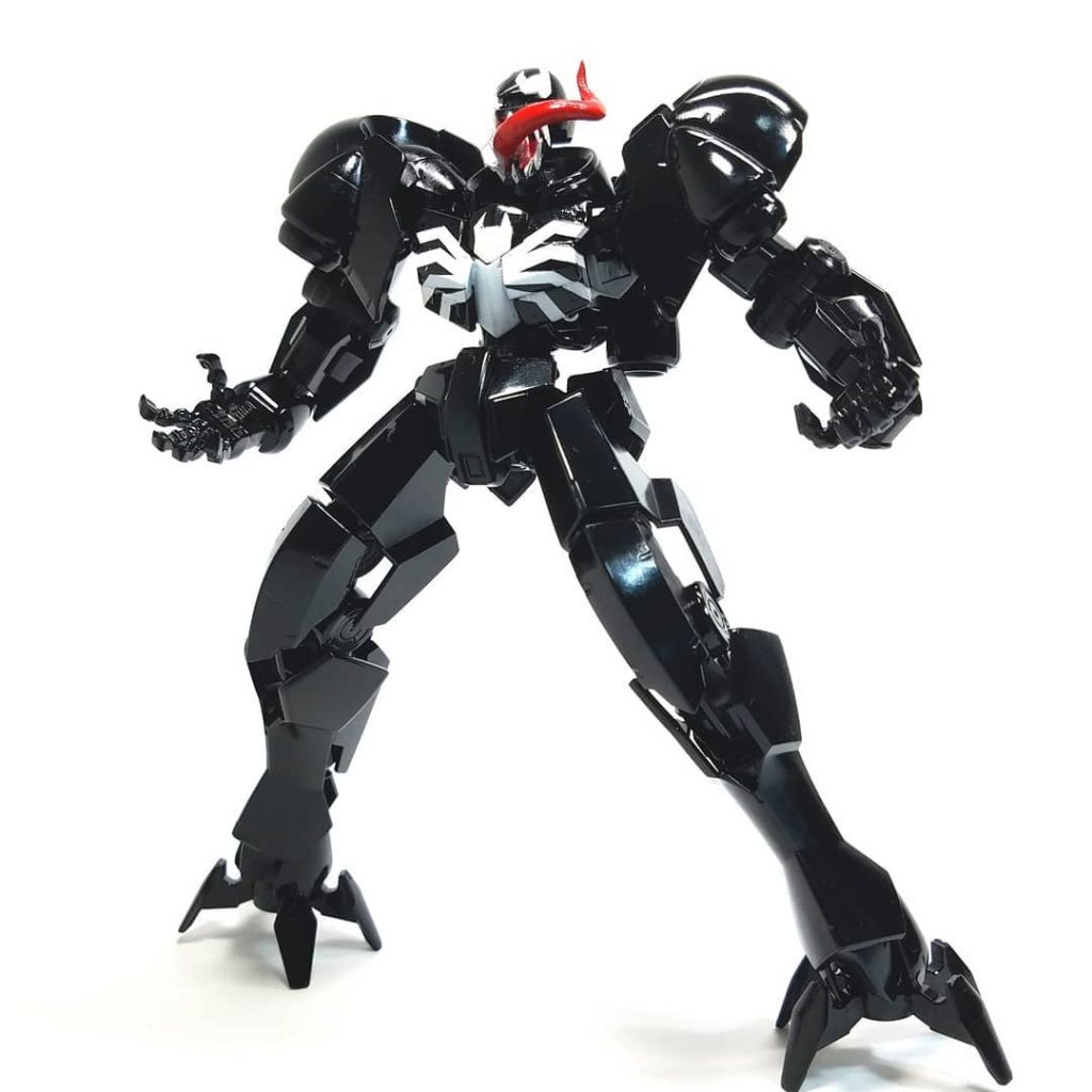 頭はグリムゲルデ、体と腕はヘルムヴィーケリンカー、足はグレイズアインを使った贅沢品です笑