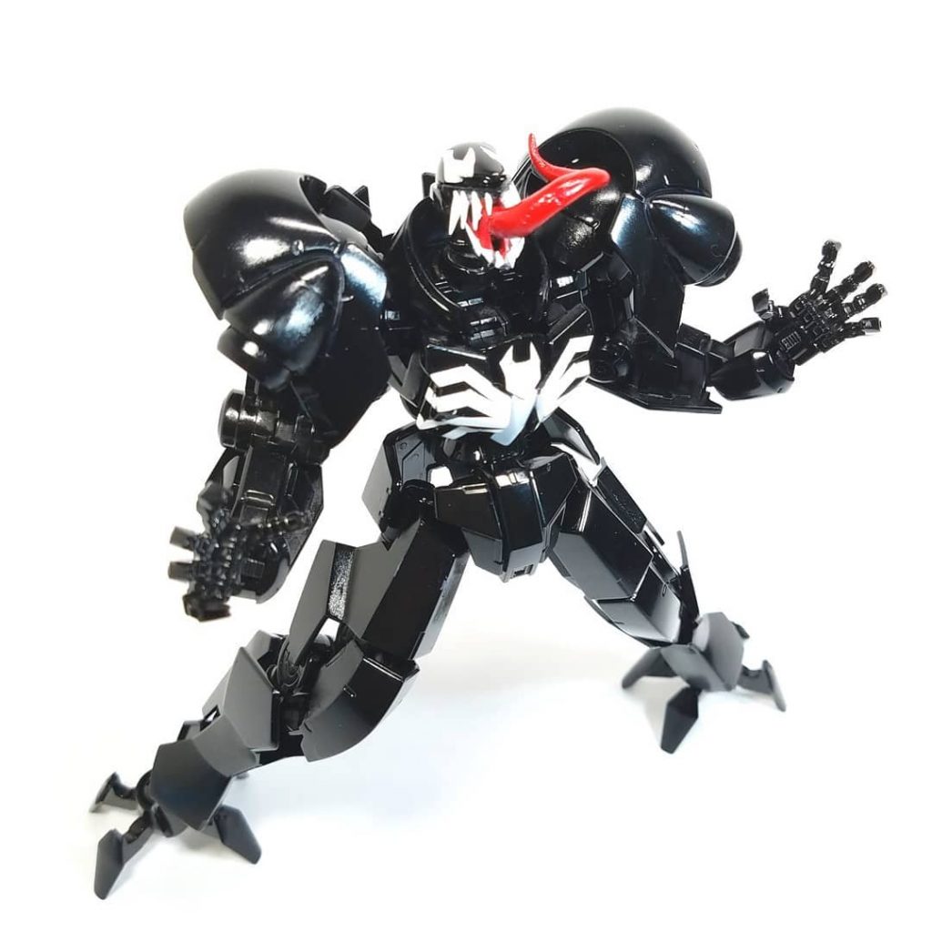 舌はパテで作ってます。