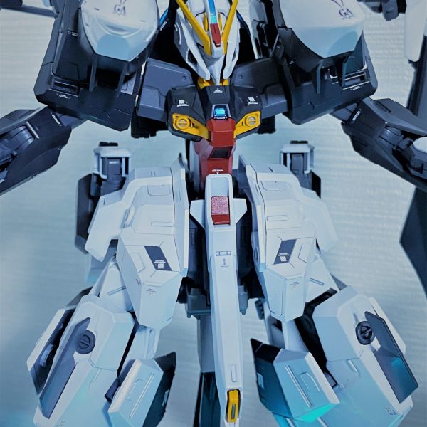 クリアコート待ちの機体その２ガンダムTR-6 [ハイゼンスレイⅡ・ラー]クリアコートを吹こうとすると雨が降る呪いのかかっているので、なかなか最（略HG[ハイゼンスレイⅡ]とHG[フルドドⅡ]の組み合わせで製作。スジボリ追加、プラ版ディティール貼り付け、テストチームカラーで全塗装、デカール追加…そしてなによりとあるパーツをスクラッチしました。多分、今まで作ったガンプラの中で一番手の込んだものになった気がします。（2枚目）